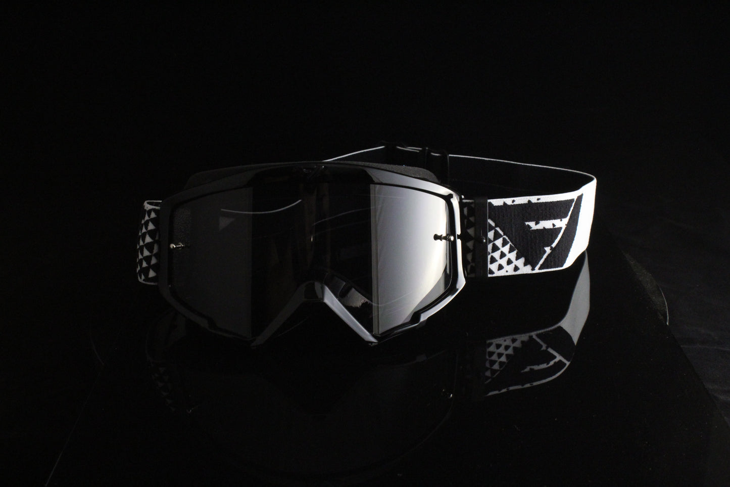 Flow Vision Youth Section™ Motocross Goggle: Black/White
