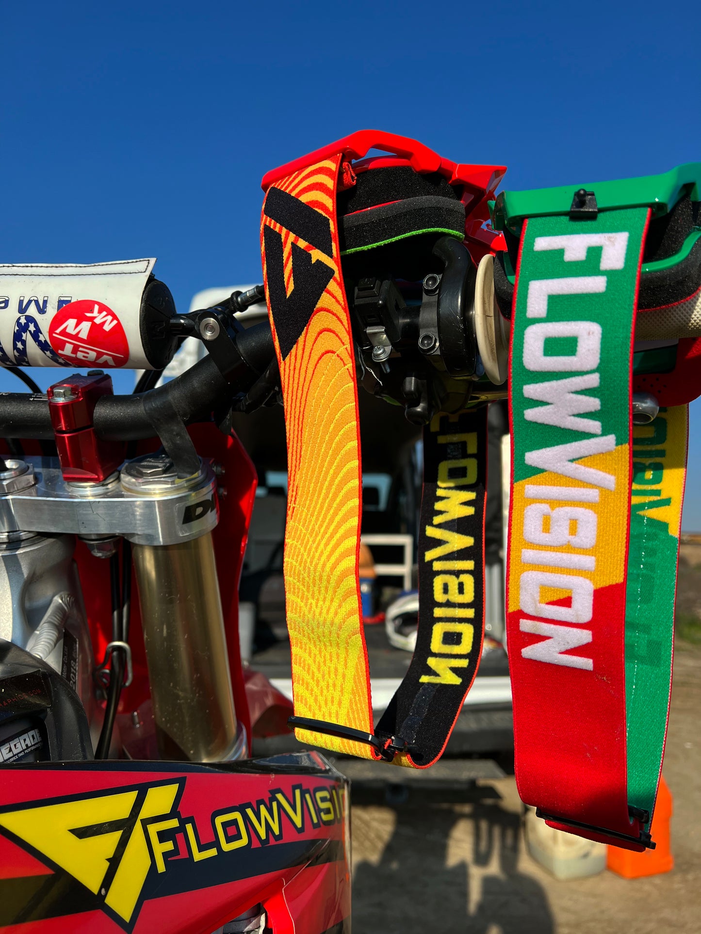 Flow Vision Rythem™ Motocross Goggle: Illuminate