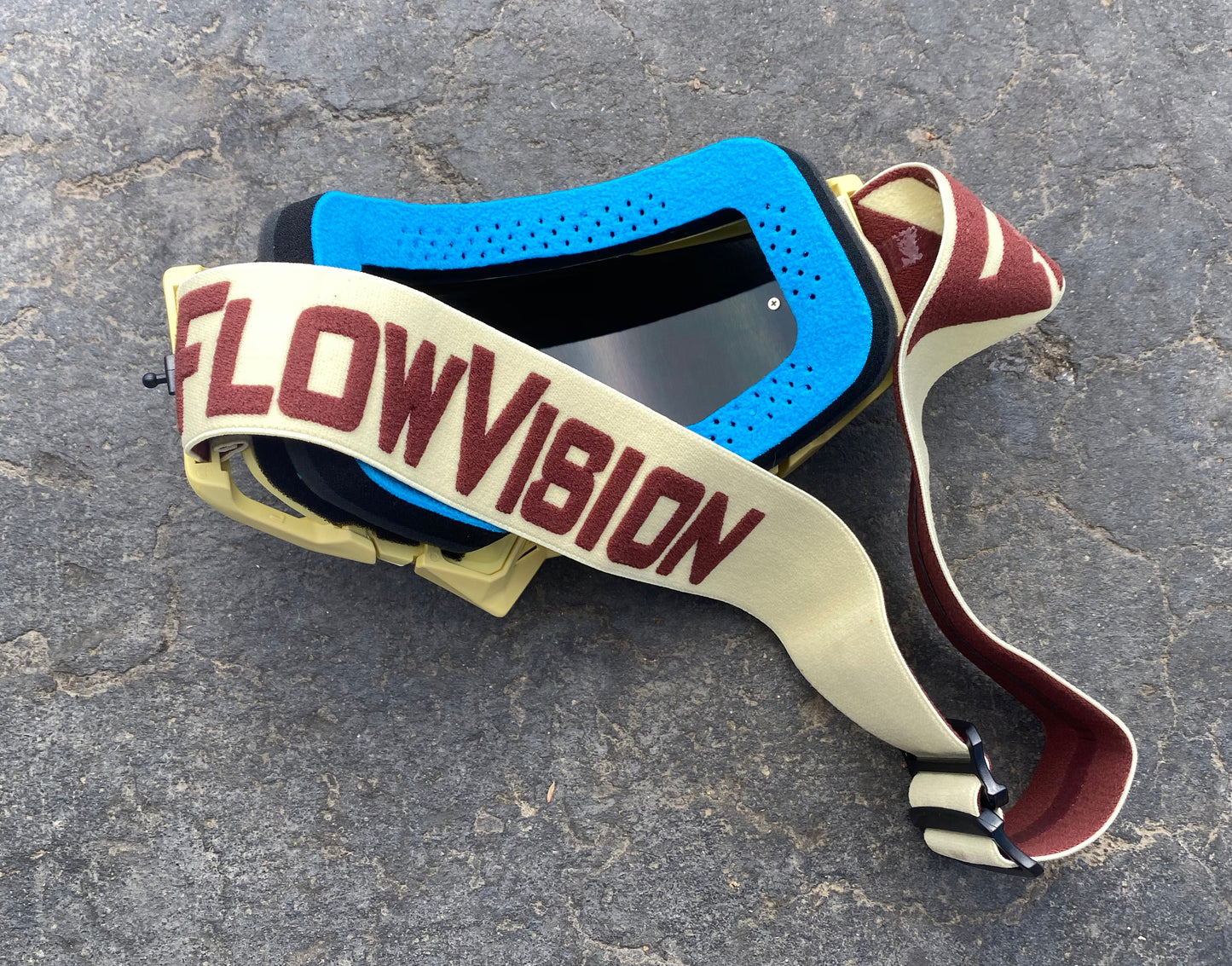 Flow Vision Rythem™ Motocross Goggle: The Float